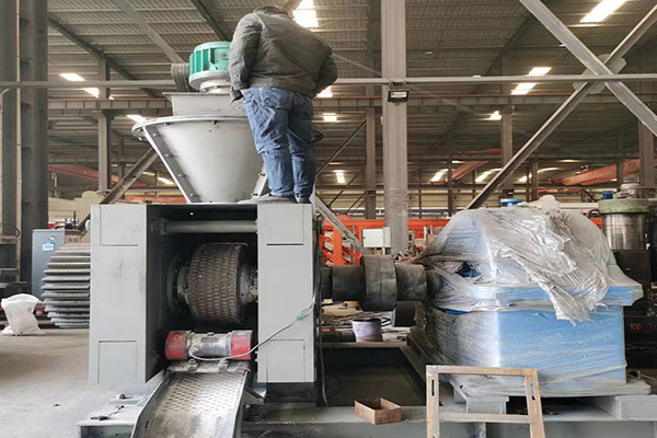 安陽客戶帶料親自到正一機械試機選購設備